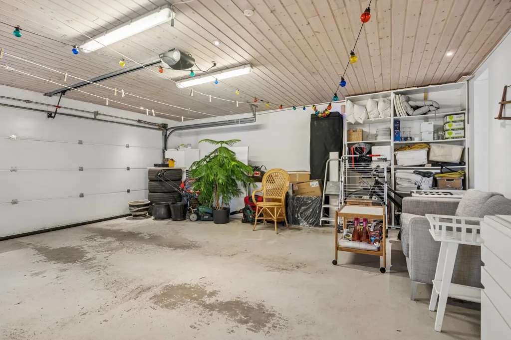 Garage - Murstensvilla with Garage in Førslev
