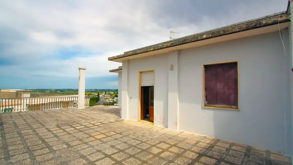 Terrass - Contemporary Apartment with Balcony in Matino