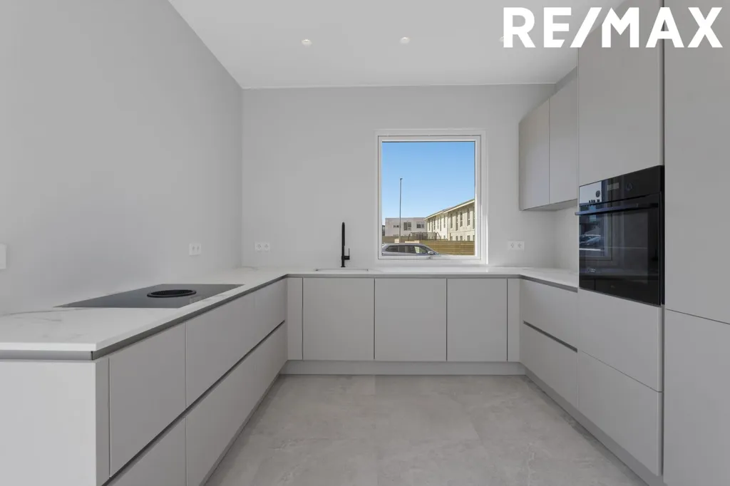 Cuisine - Modern Apartment with Garden in Úlfarsárdal