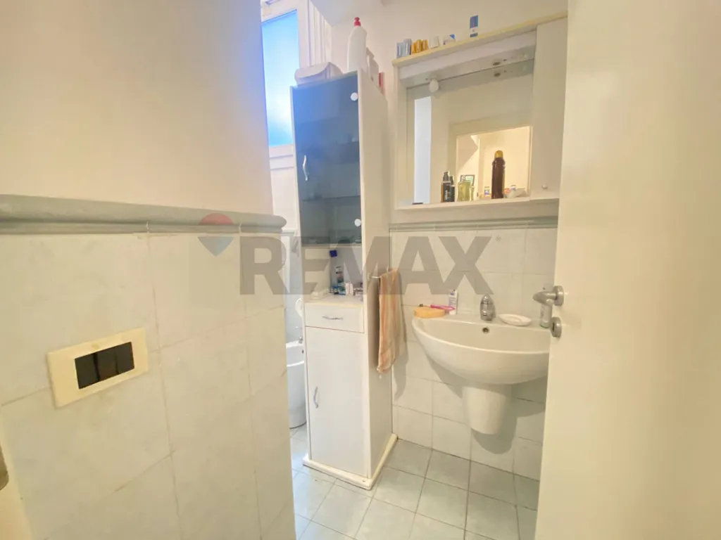 Bathrooms - Studio Apartment with Terrace in Ferrara Centre