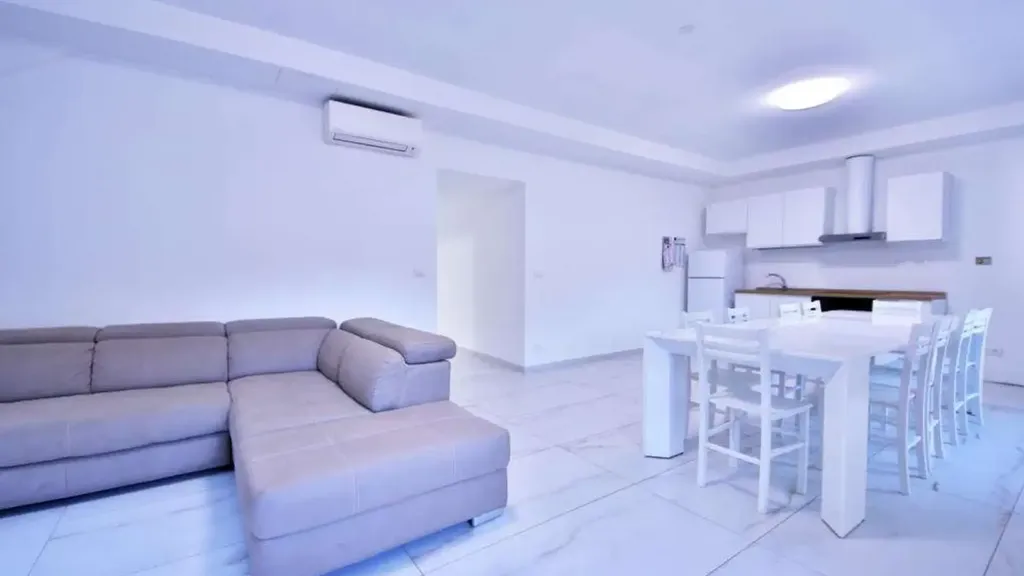 Elutuba - Rear-Facing Apartment with Sea Proximity in Genoa