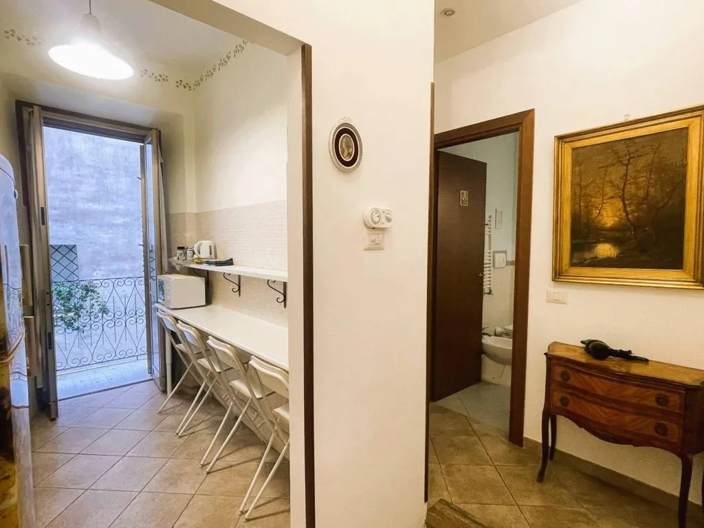 Esik - Luxury Flat with Balcony in Rome's Monti