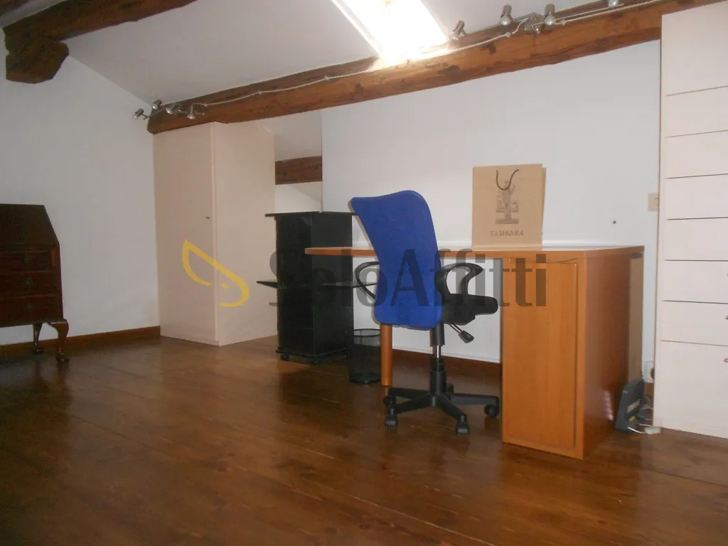 Pièces - Armed 4-Bed Apartment with Terrace in Piazze