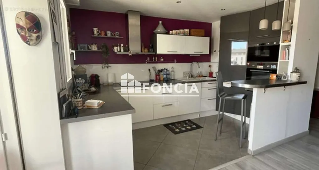 Köök - Bright Apartment with Balcony in Ermont Centre