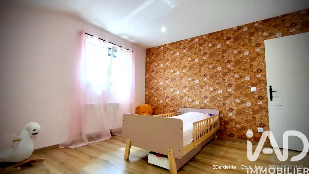 Chambres - Maison Traditionnelle Rénovée avec Balcon à Dole