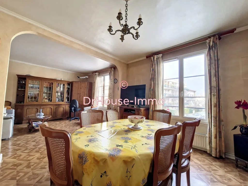 Söögituba - Bright 3-Piece Apartment with Garden in Le Bourget