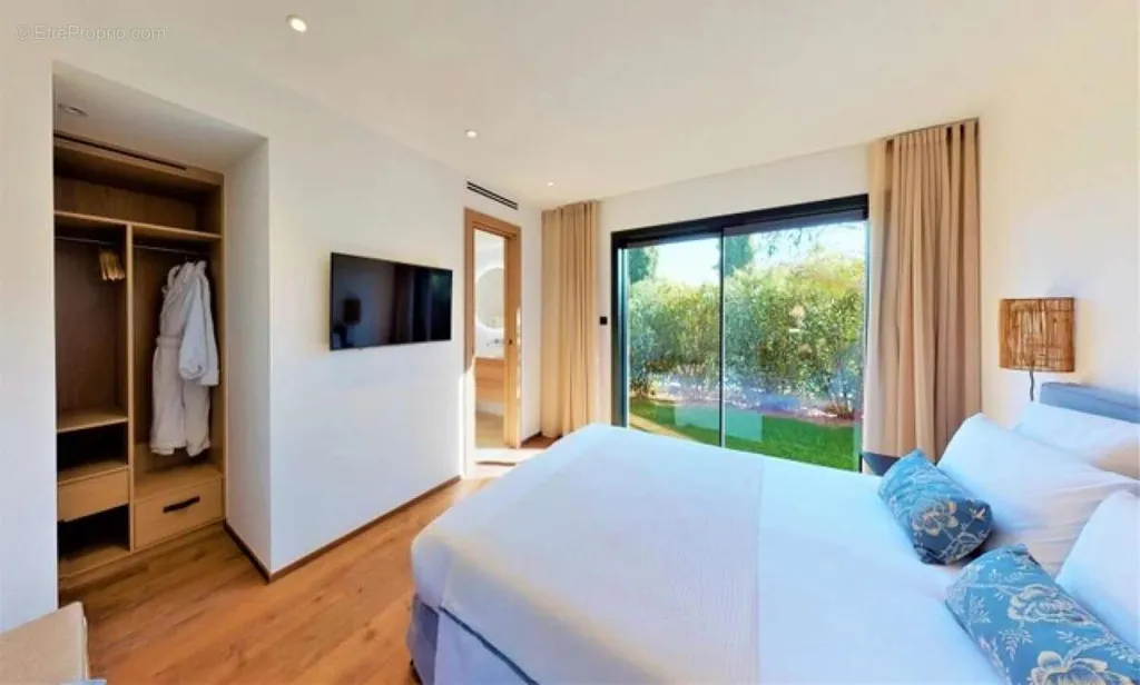 Chambres - Villa Luxueuse avec Piscine à Saint-Tropez