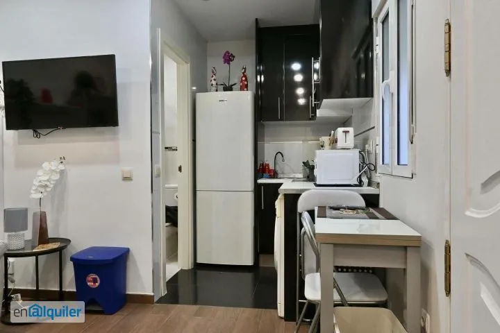 Cucina - Modern Studio with Central Location