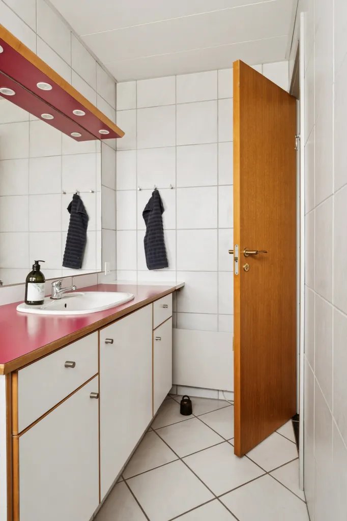 Bathrooms - 1979 Summerhouse with Garden in Karrebæksminde