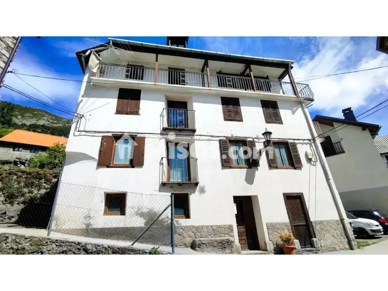 Välivaade - Spacious House with Mountain Views in Sin