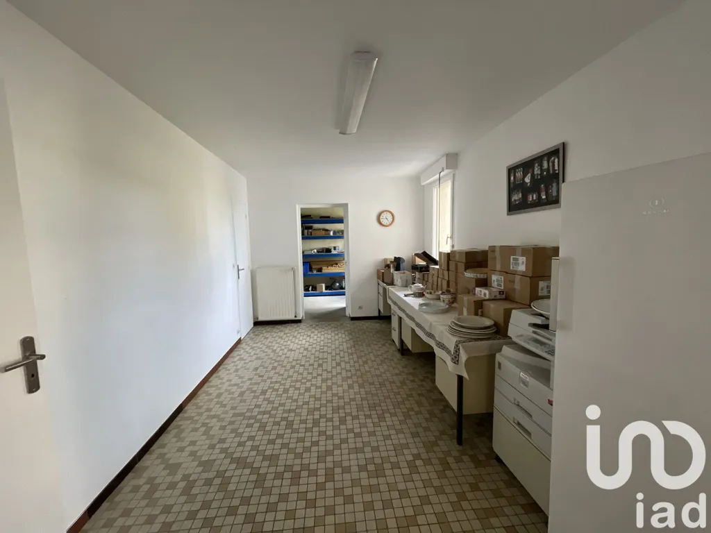 Kabinet - House with Commercial Space in Berchères-sur-Vesgre