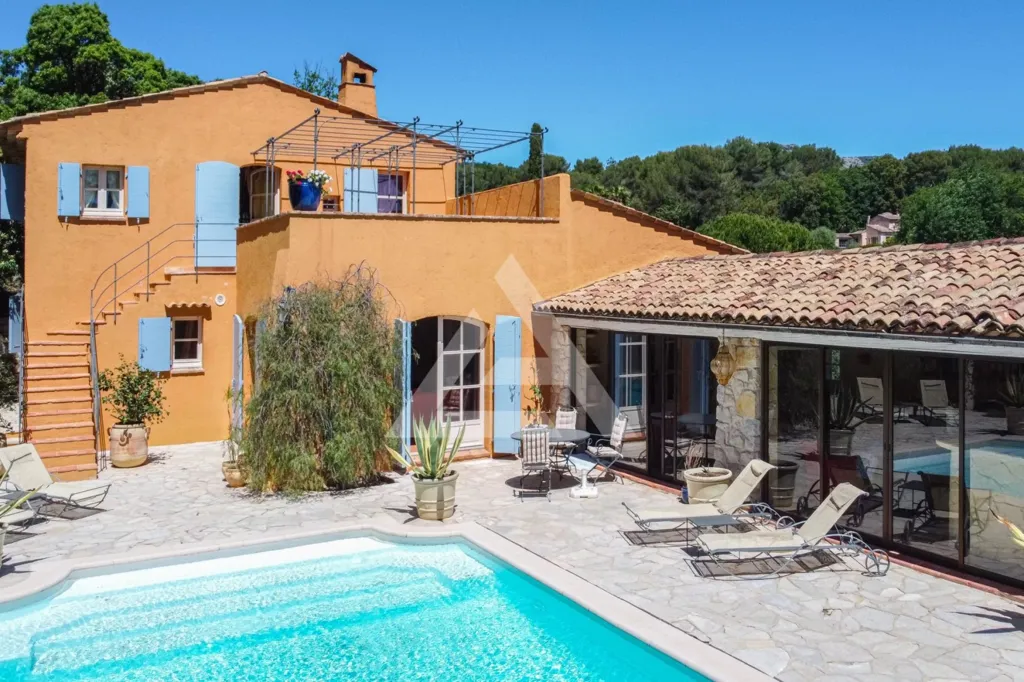 Piscine - Villa Provençale avec Jardin et Piscine à Saint-Paul-de-Vence