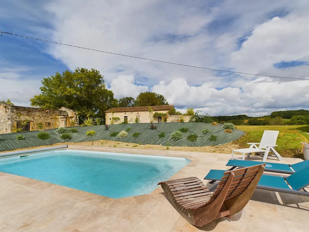 Piscina - Farmhouse with Pool in Vineyard Setting