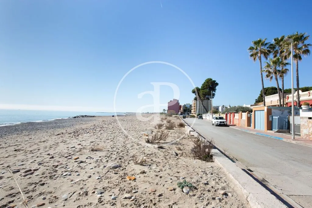 Luxury Villa with Seafront Views in Burriana