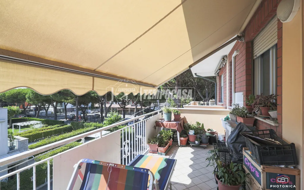 Rõdu - Five-Room Apartment with Balconies in Riccione