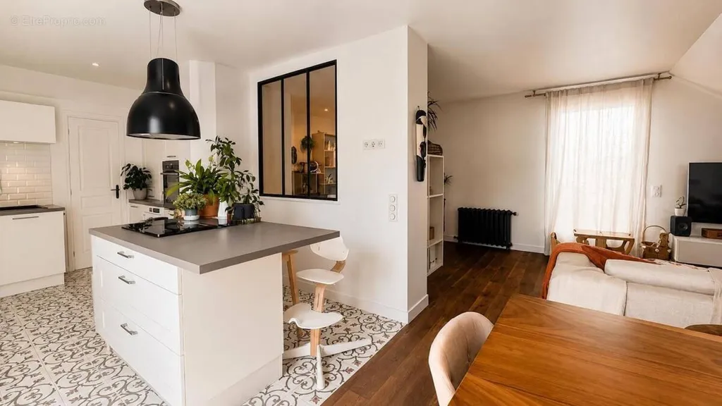 Duplex Apartment with Terrace in Longjumeau