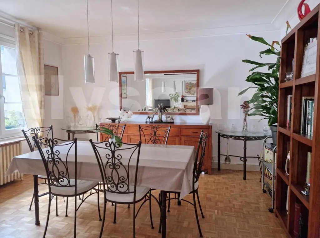Söögituba - Spacious 6-Piece Flat in Central Orléans