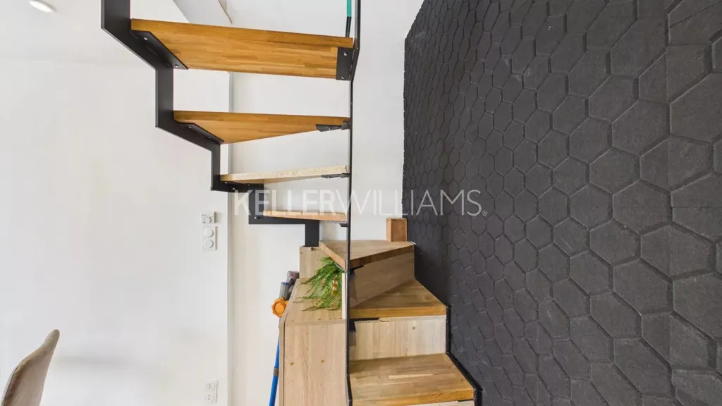 Pièces - Maison Rénovée de 9 Pièces à Rumelange
