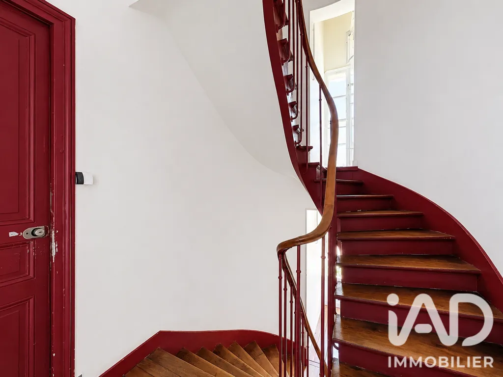 Stanze - Bright 3-Piece Flat with Double Exposure in Courbevoie