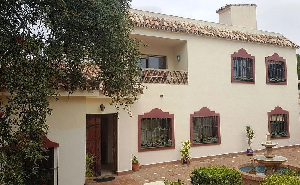Aed - Chalet with Pool in Casco Antiguo