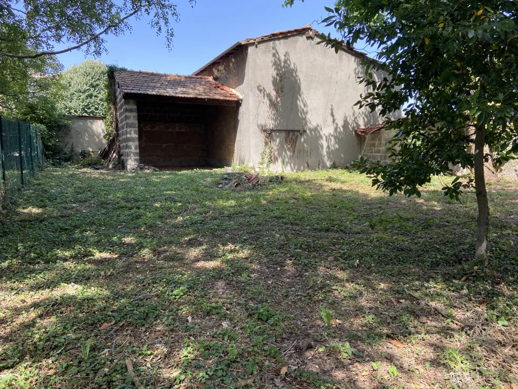 Aed - Old House with Potential Duplexes in Saint-Genis-Laval