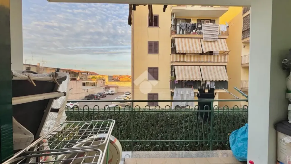 Balcon - 3-Bed Apartment with Balcony in Orta Di Atella