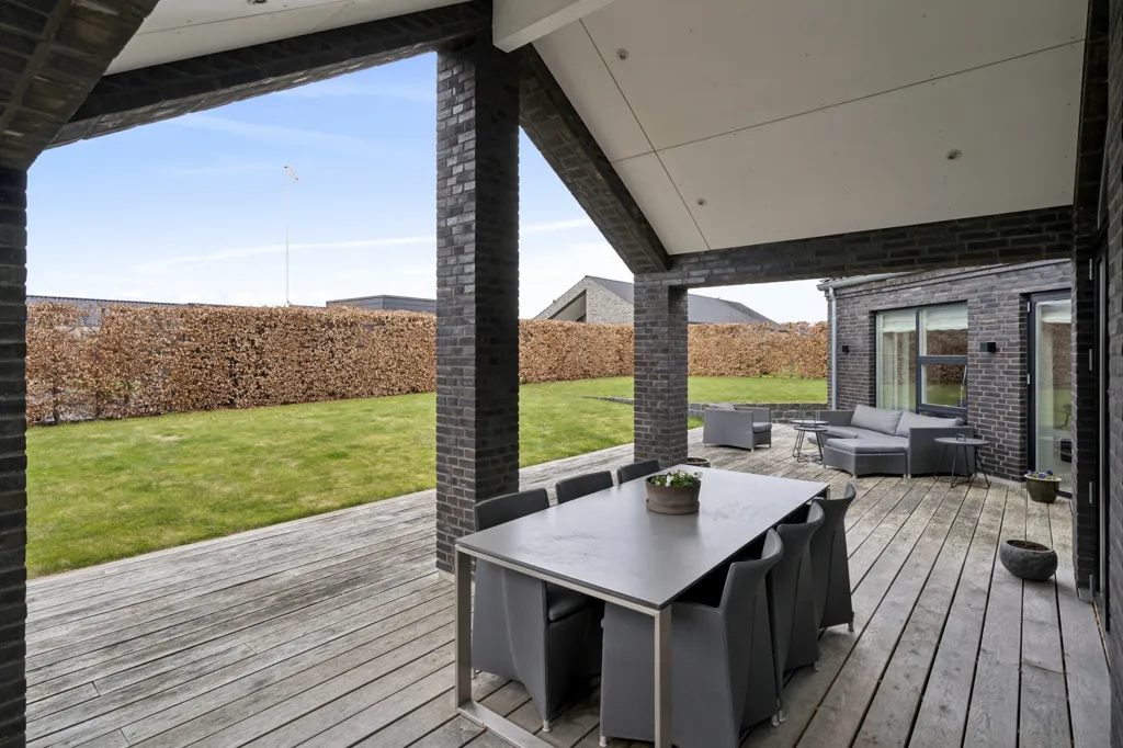 Terrace - Architectural Villa in Hastrup