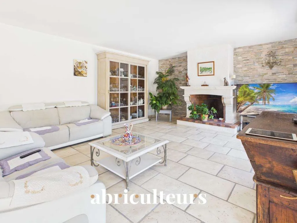 Séjour - Villa Luxueuse avec Piscine à Montauroux