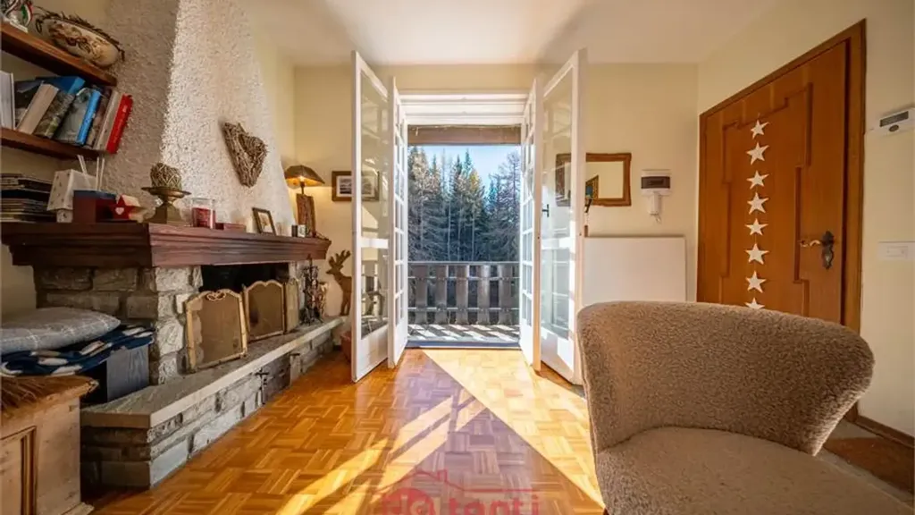 Living Room - Apartment with Mountain View in Madesimo