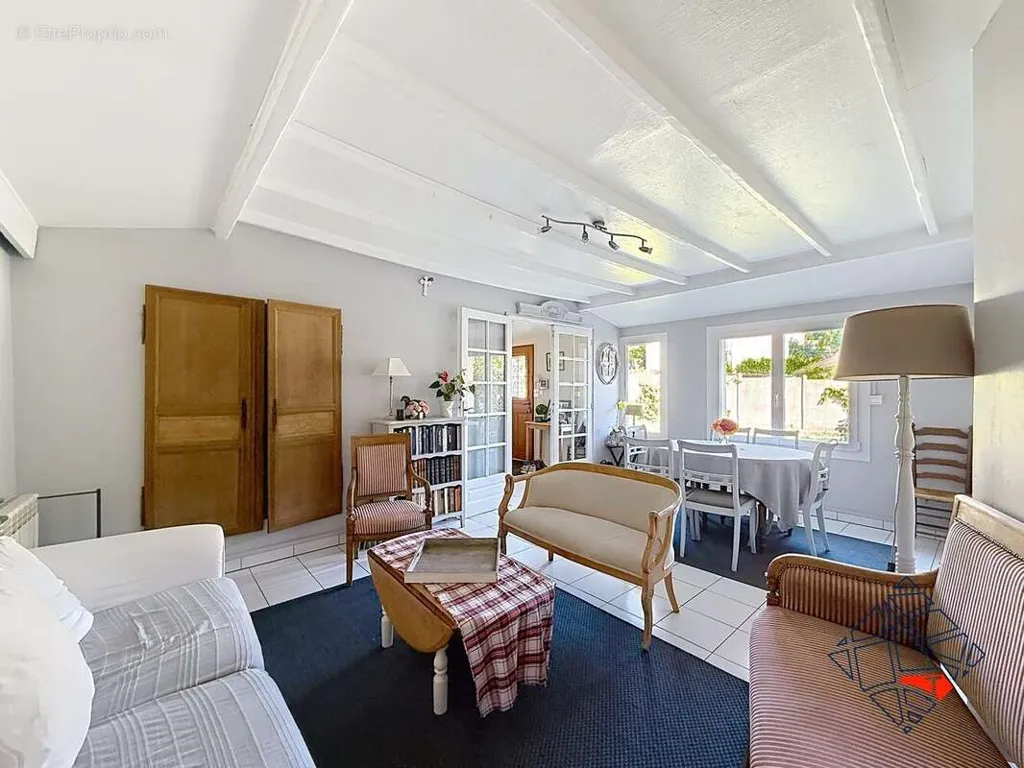 Living Room - Two-Home Ensemble with Garden in Notre-Dame-De-Bondeville