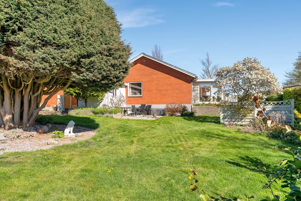 Aed - Villa with Garden and High Lofted Cellar in Faaborg