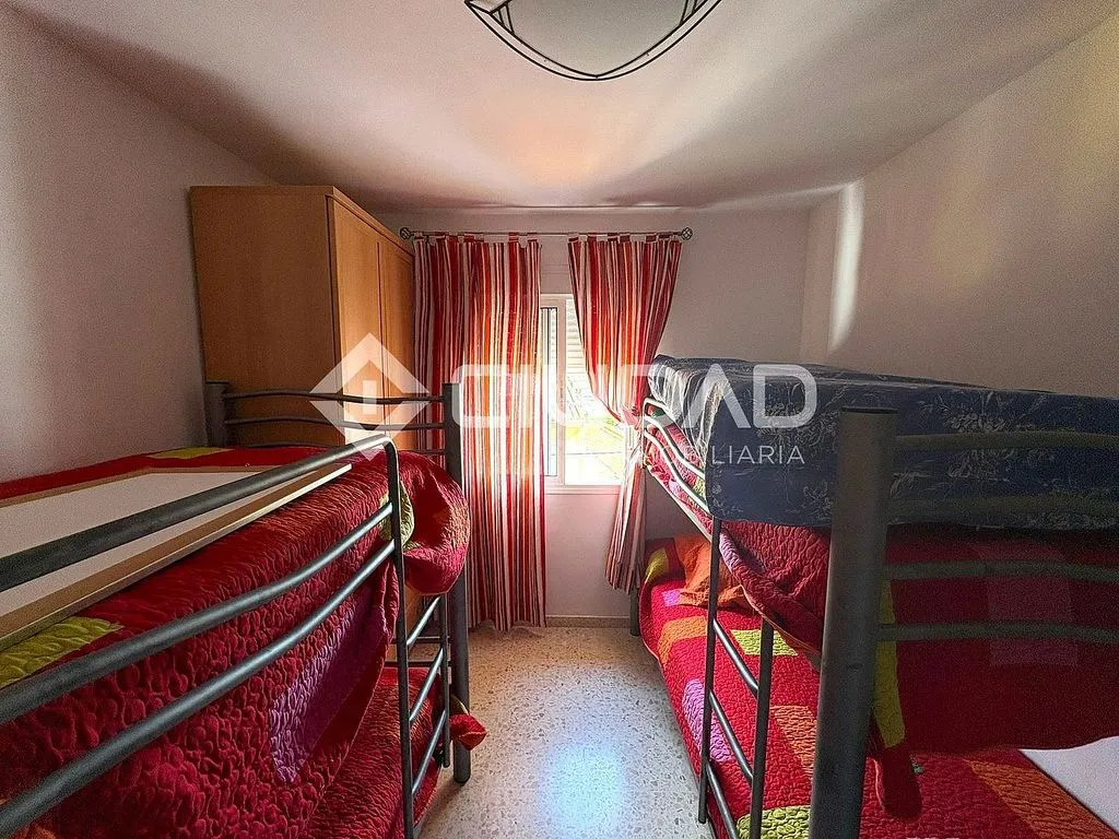 Chambres - Terraced Semi-Detached House in V Centenario