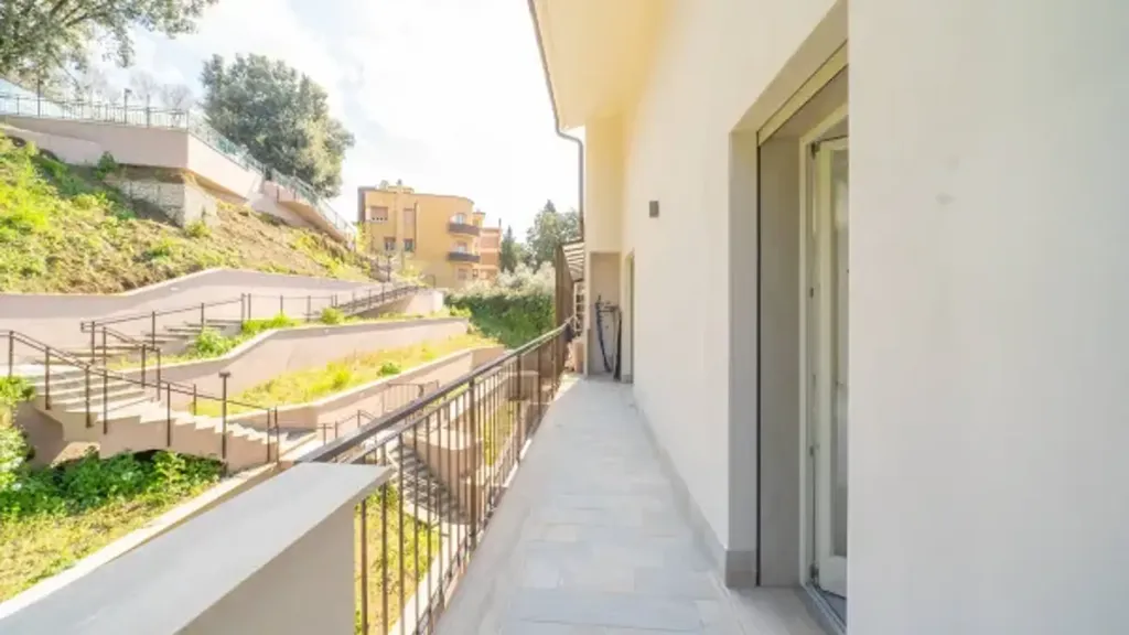 Balcon - Modern Apartment with Triple Exposure in Frascati
