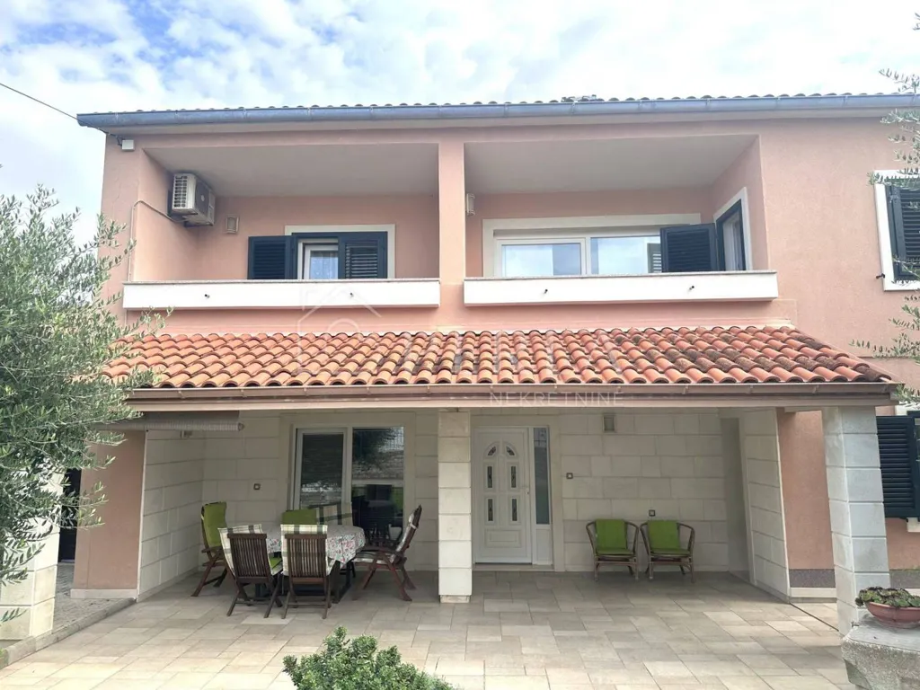 Esterno - Charming Townhouse with Garden in Nin