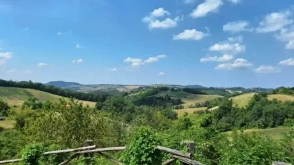 Rustic House with Garden in Calghera, Colli Verdi