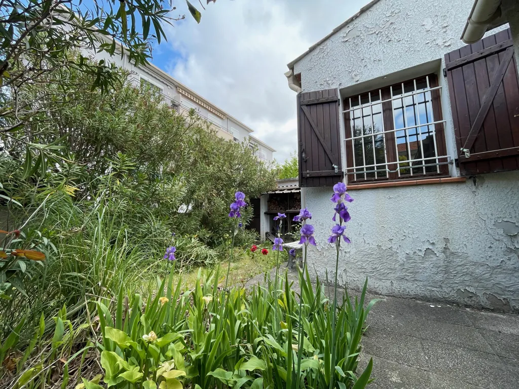 Aed - Detached House with Garden in La Garde Centre