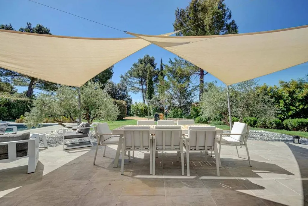 Terrass - Luxury Villa with Pool in Saint-Marc-Jaumegarde