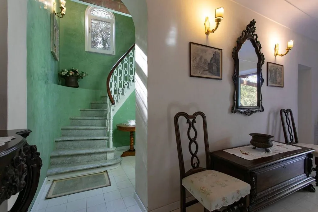 Esik - Historic Villa with Pool in Porto Azzurro