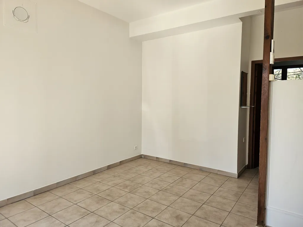 Pièces - Appartement T2 avec Terrasse en Campagne à Travaillan