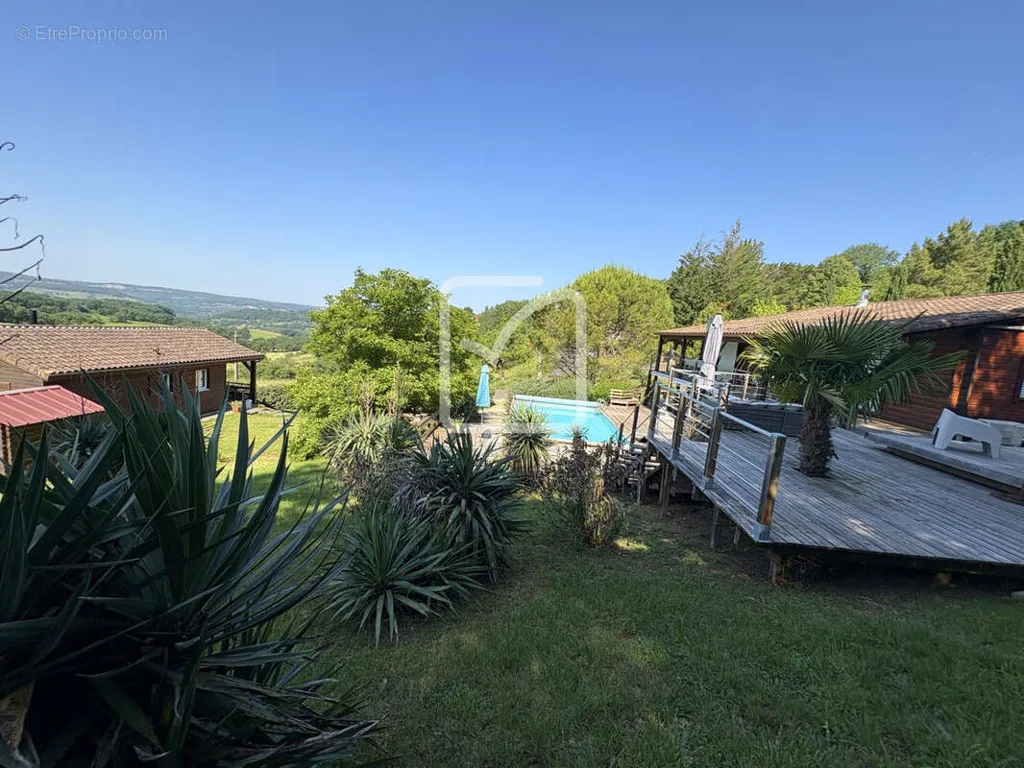 Bassein - Wooden Estate with Panoramic View near Saint-Céré