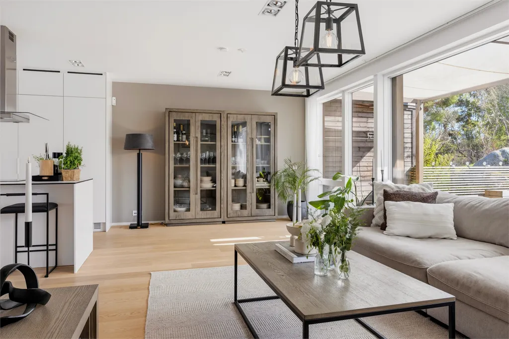 Elutuba - Modern Two-Storey Flat with Garden in Klinta