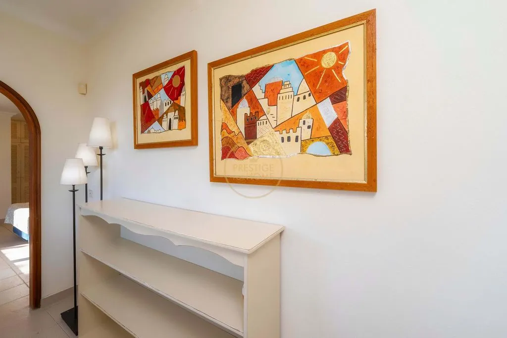 Esik - Luxury Villa with Pool in Quarteira