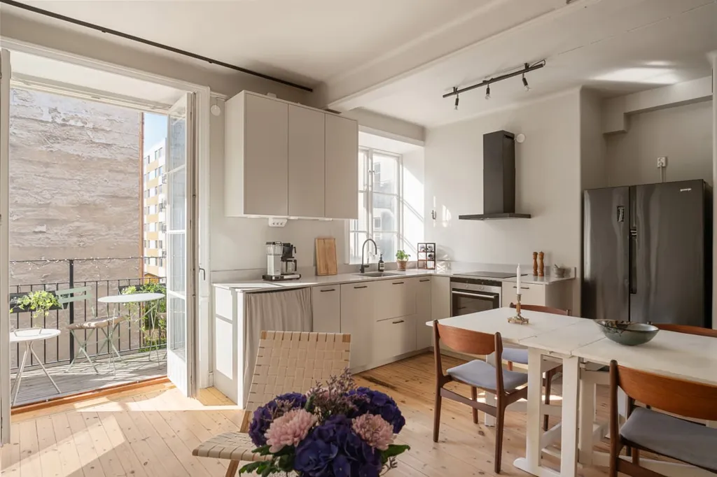 Köök - Modern Flat with South-Facing Balcony in Södermalm