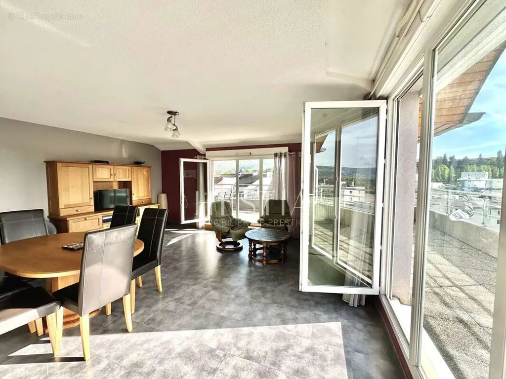 Soggiorno - Attic Flat with Mountain View in Annecy