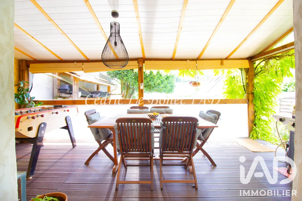 Terrace - Family House with Pool in Saint-Leu-La-Forêt