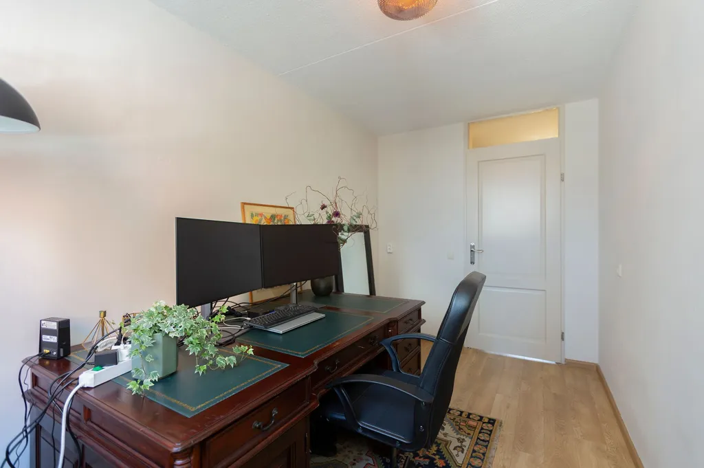 Bureau - Galerie Flat with Garden in Almere Stad