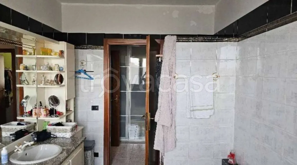 Vannitoad - Independent Villa with Garage in Borgomanero