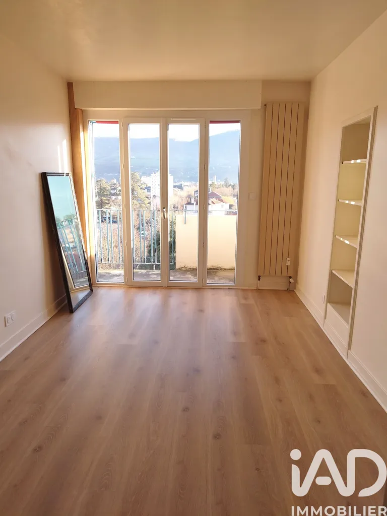 Elutuba - Spacious Apartment with Balcony in Millau