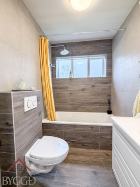 Salles de bain - Renovated House with North View in Dalvík