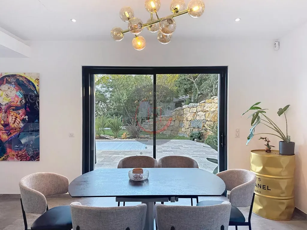 Söögituba - Contemporary Villa with Pool in Secure Estate